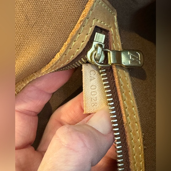 Louis Vuitton Monogram Abbesses Messenger Bag - Picture 5 of 16